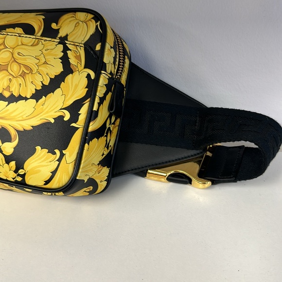 🔥🔥 Versace Baroque Fanny Pack - Picture 8 of 14